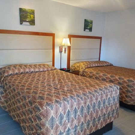 Maple Leaf Motel New Milford Extérieur photo