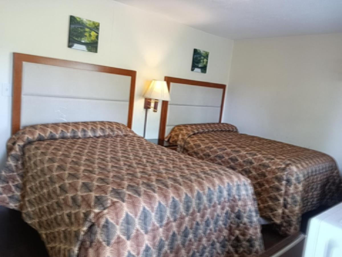 Maple Leaf Motel New Milford Extérieur photo