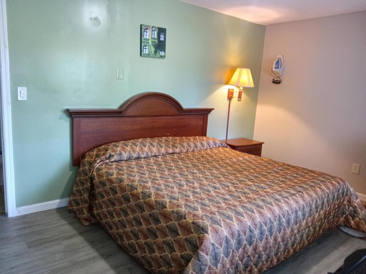 Maple Leaf Motel New Milford Extérieur photo