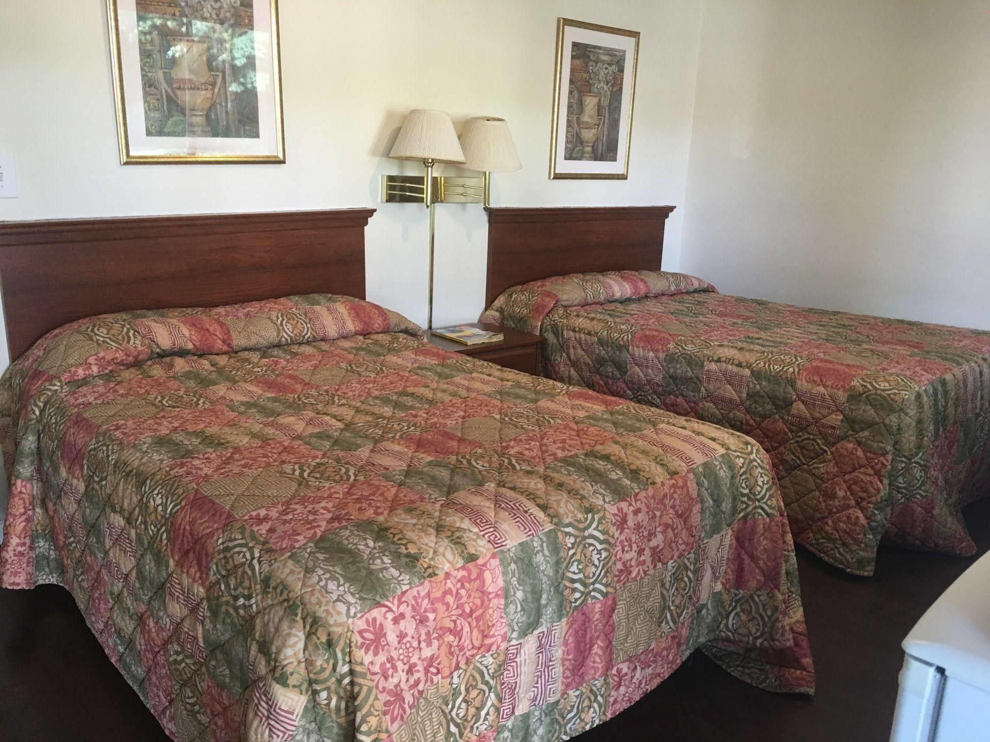 Maple Leaf Motel New Milford Extérieur photo